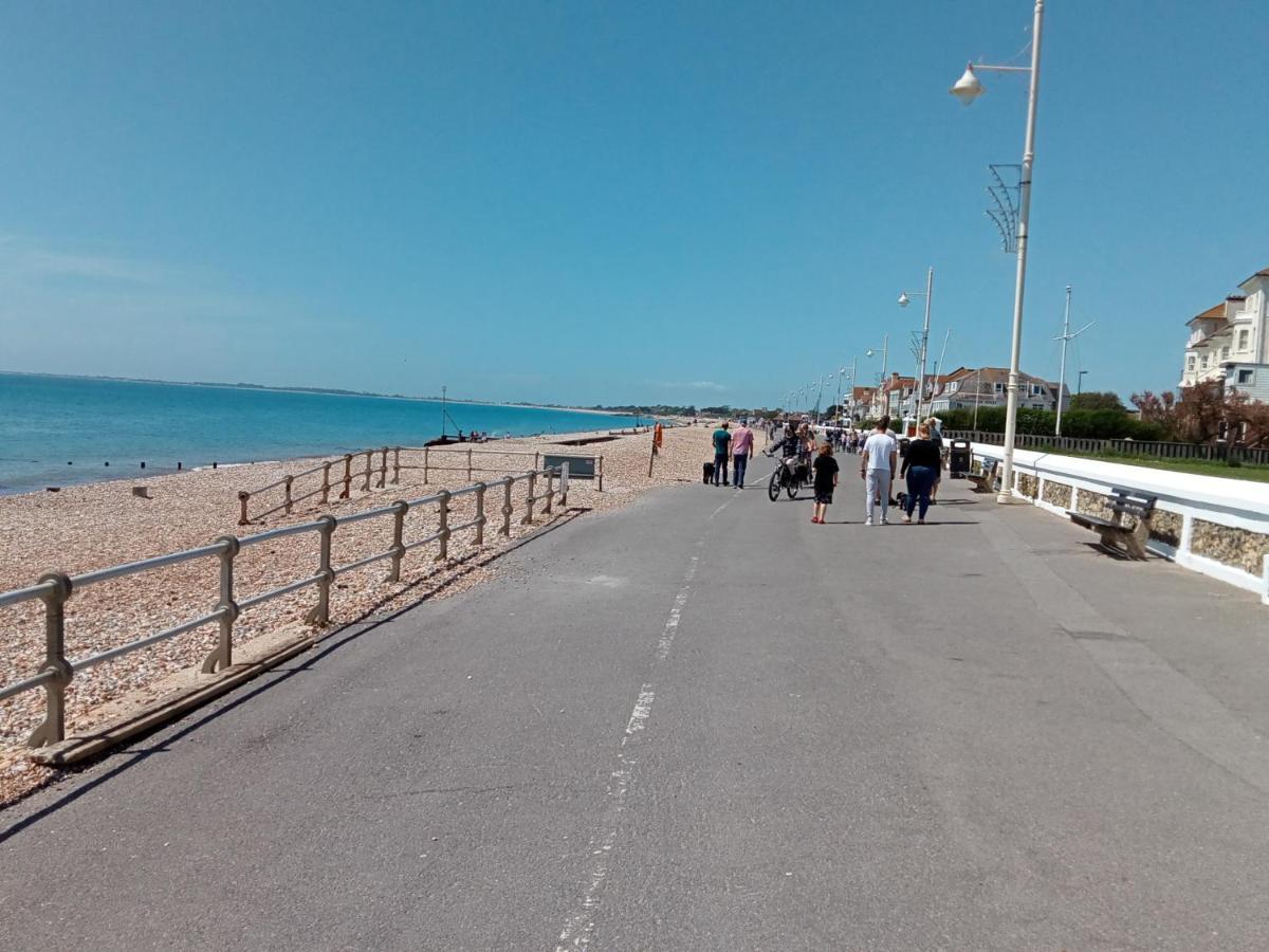 Glorious Duplex Holiday Apartment By The Sea Bognor Regis Exterior photo